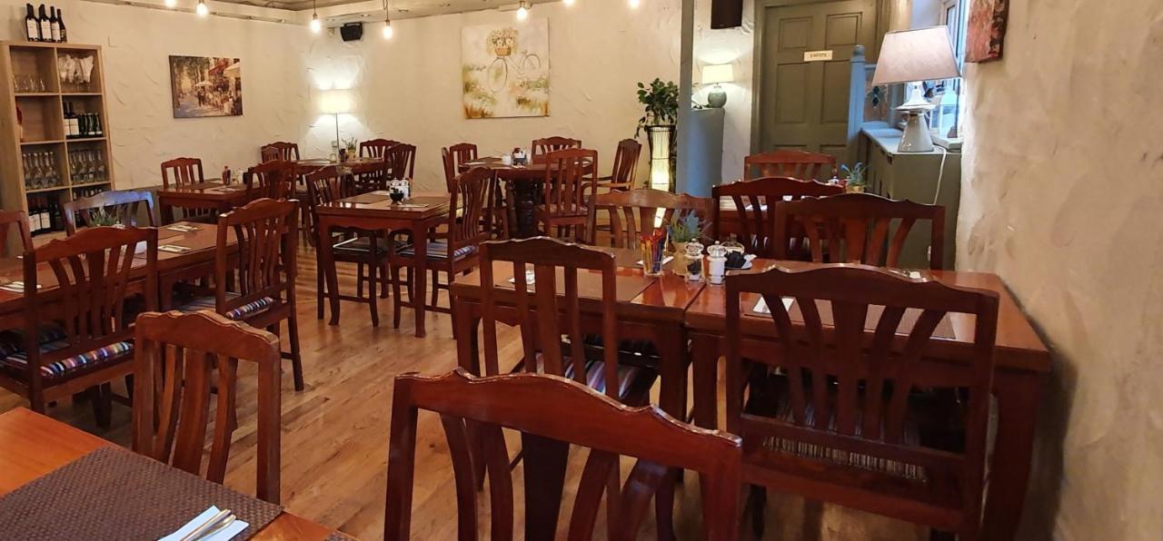 The Bowers Bar & Restaurant Hotell Ballinrobe Exteriör bild
